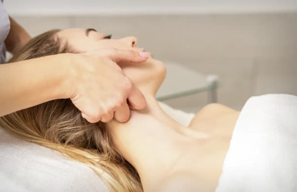manual lymphatic drainage of the face